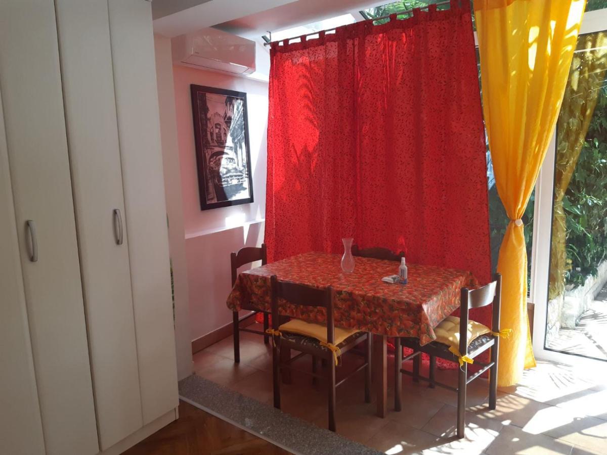 Apartments Palm House Ровинь Экстерьер фото