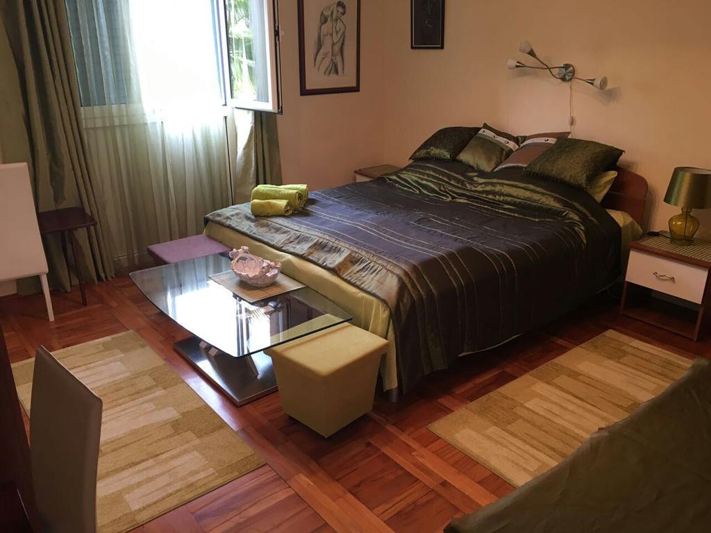 Apartments Palm House Ровинь Экстерьер фото