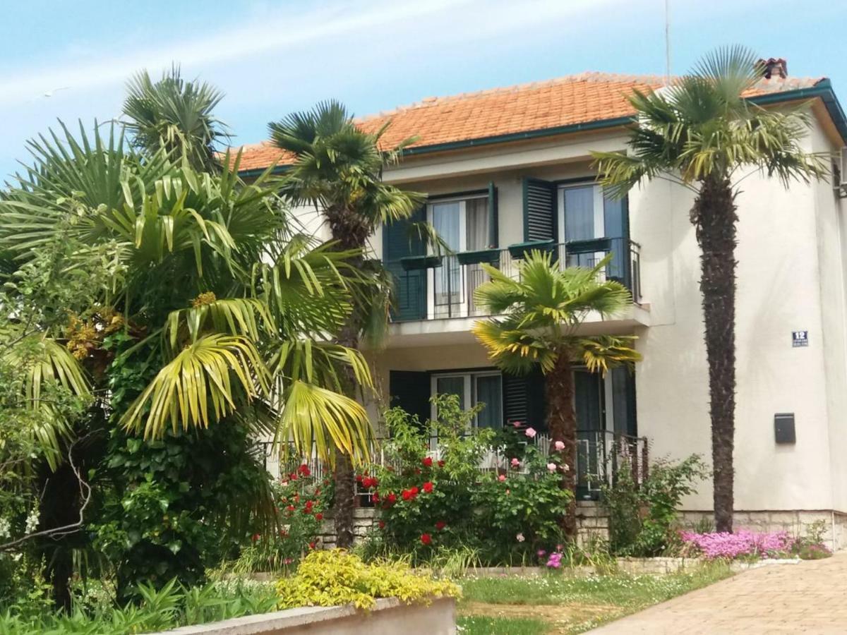 Apartments Palm House Ровинь Экстерьер фото