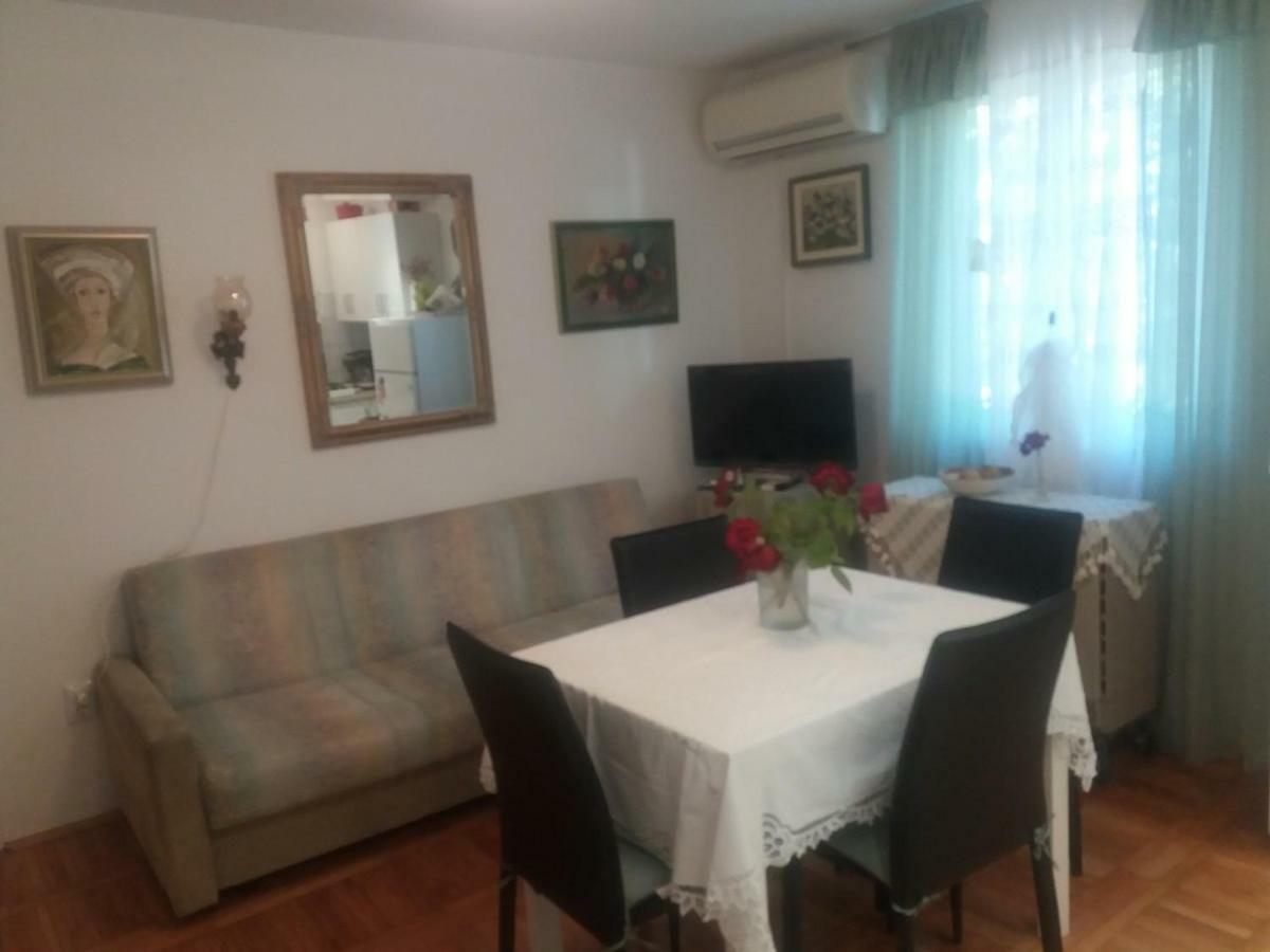 Apartments Palm House Ровинь Экстерьер фото